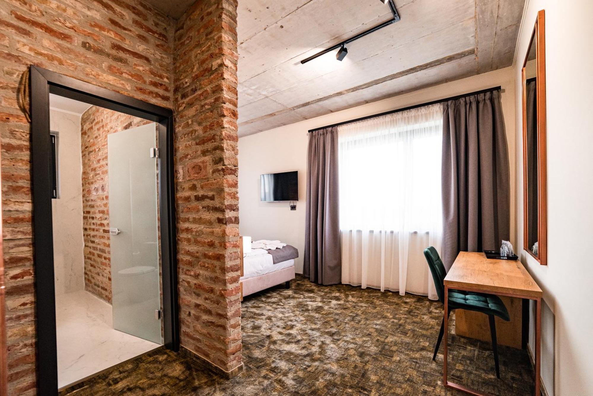 Mustang Boutique Rooms Oradea Exterior photo